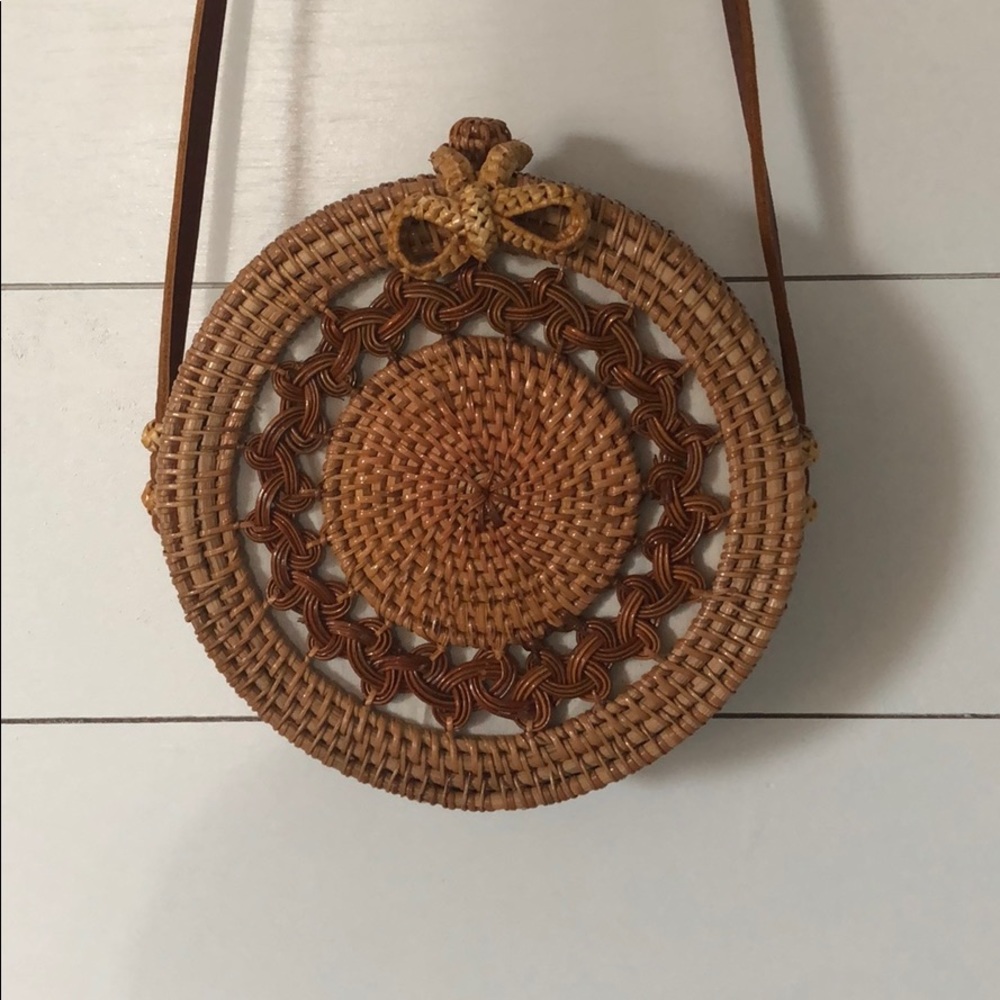 Round woven rattan bag